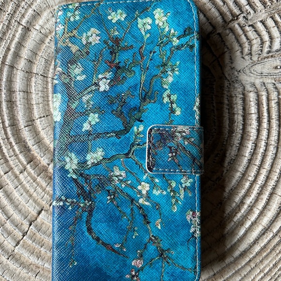 Cellphone wallet with slots for credit cards. Gently used. Pop socket included. - Picture 3 of 4